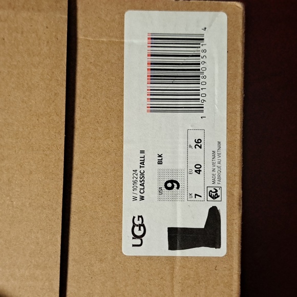 Ugg Classic Tall Boot-Black size 9 - Picture 3 of 3